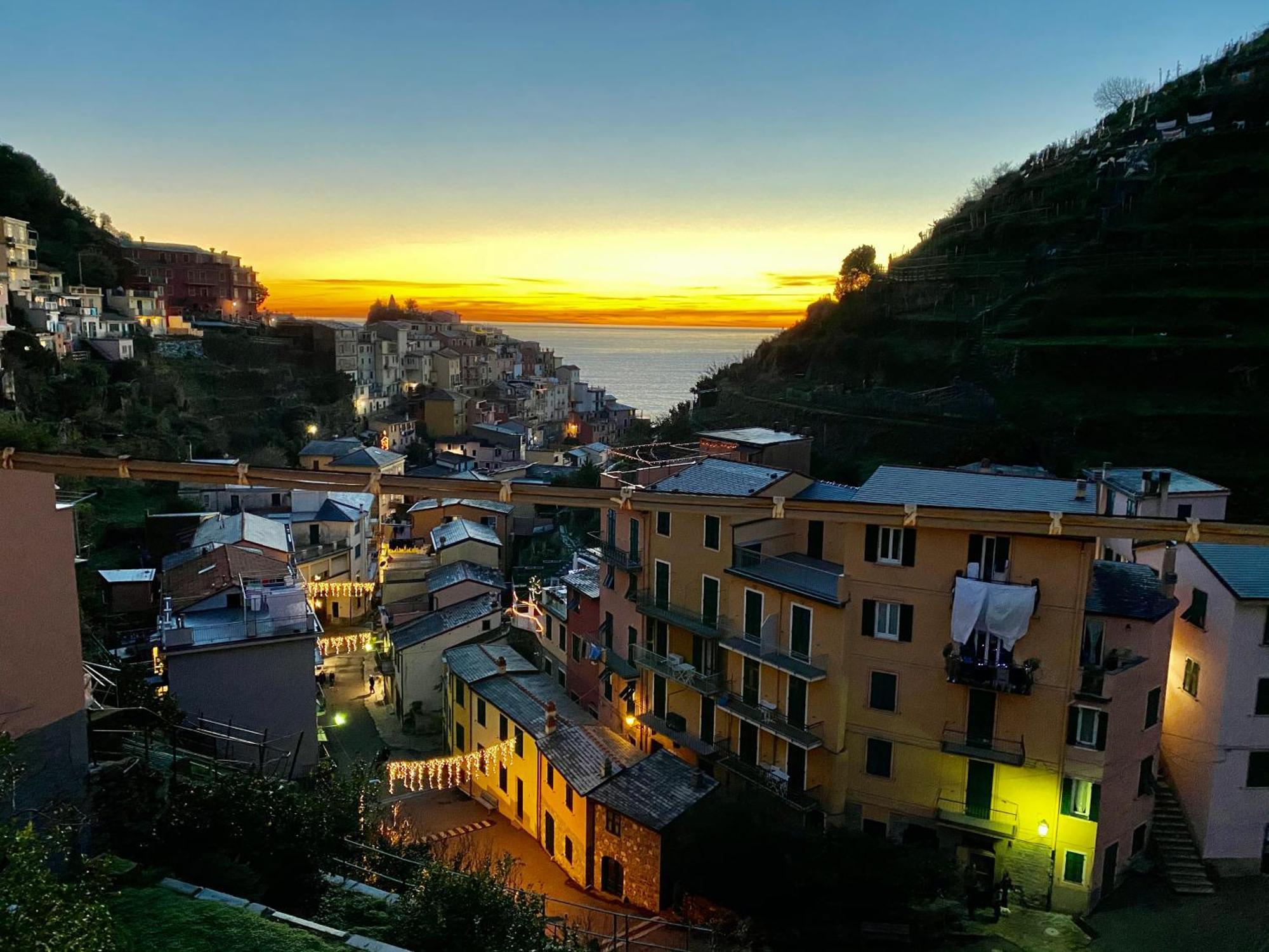 מלון The Manarola Main Plaza מראה חיצוני תמונה
